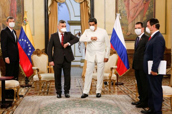 Presidente da Venezuela, Nicolás Maduro, em encontro com o embaixador da Rússia em Caracas, Sergei Melik-Bagdasarov - Sputnik Brasil