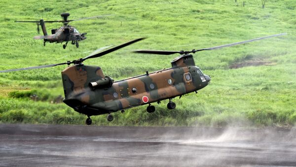Helicóptero CH-47J Chinook e Apache AH-64DJP  - Sputnik Brasil
