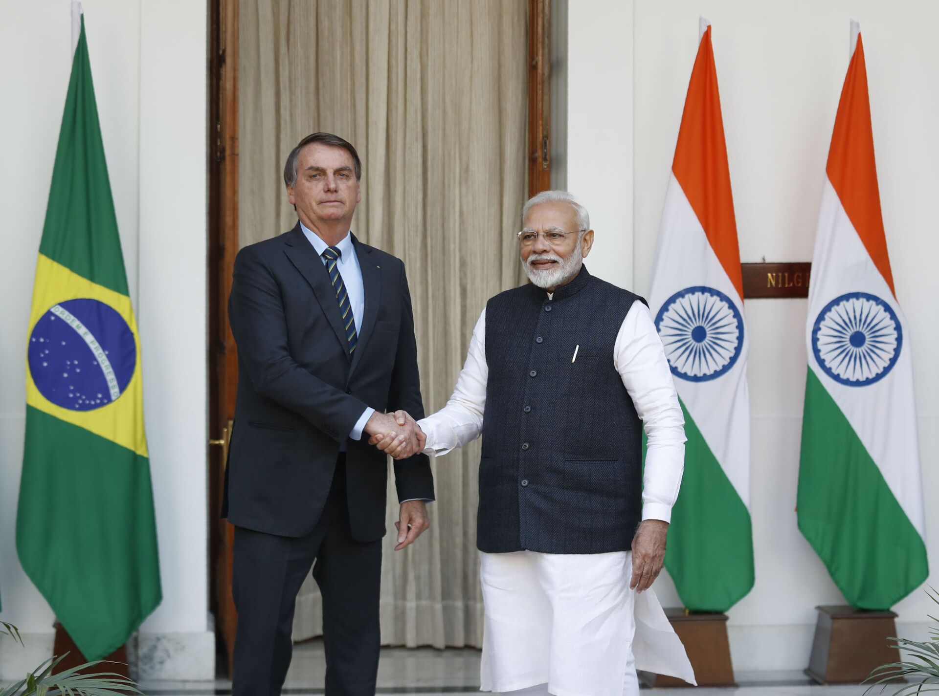Jair Bolsonaro ao lado do líder indiano Narendra Modi em encontro em Nova Deli - Sputnik Brasil, 1920, 25.01.2022