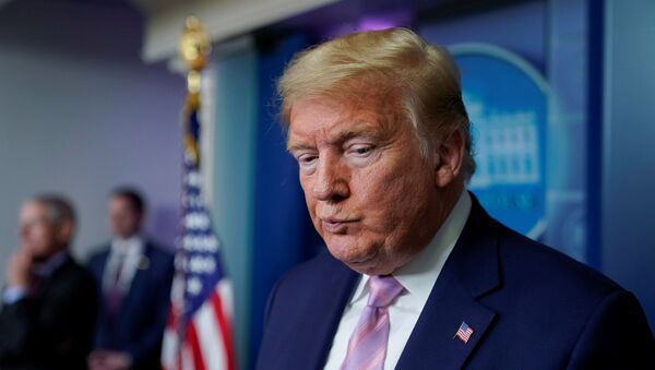 Presidente estadunidense Donald Trump reage a uma pergunta durante coletiva na Casa Branca - Sputnik Brasil