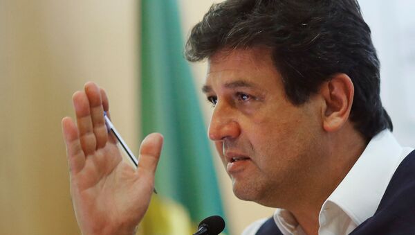 Ministro da Saúde do Brasil, Luiz Henrique Mandetta, fala durante coletiva de imprensa em Brasília, 6 de abril de 2020 - Sputnik Brasil