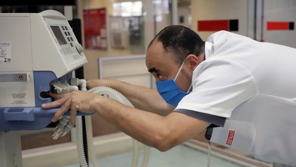 Professor do SENAI conserta respirador quebrado em hospital de São Paulo, 6 de abril de 2020 - Sputnik Brasil