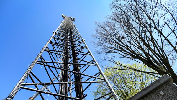 Torre de transmissão celular danificada em Nuenen, Países Baixos, 11 de abril de 2020 - Sputnik Brasil
