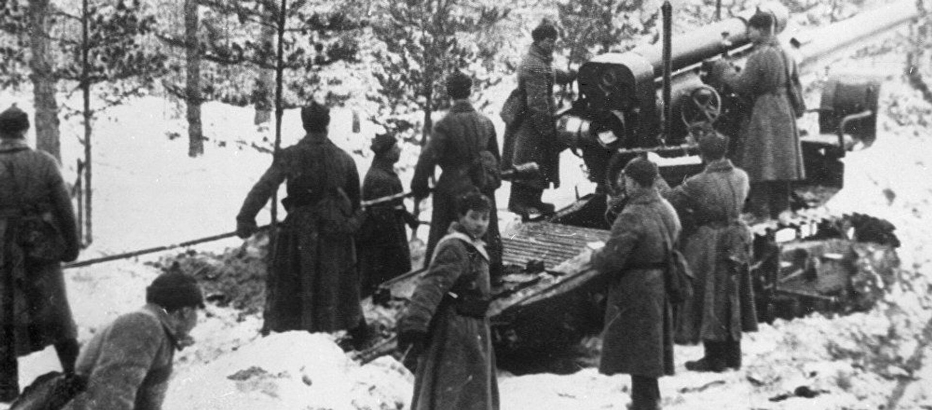 Guerra soviético-finlandesa de 1939-1940. Soldados do Exército Vermelho disparam contra fortificações finlandesas na Carélia (foto de arquivo) - Sputnik Brasil, 1920, 17.04.2020