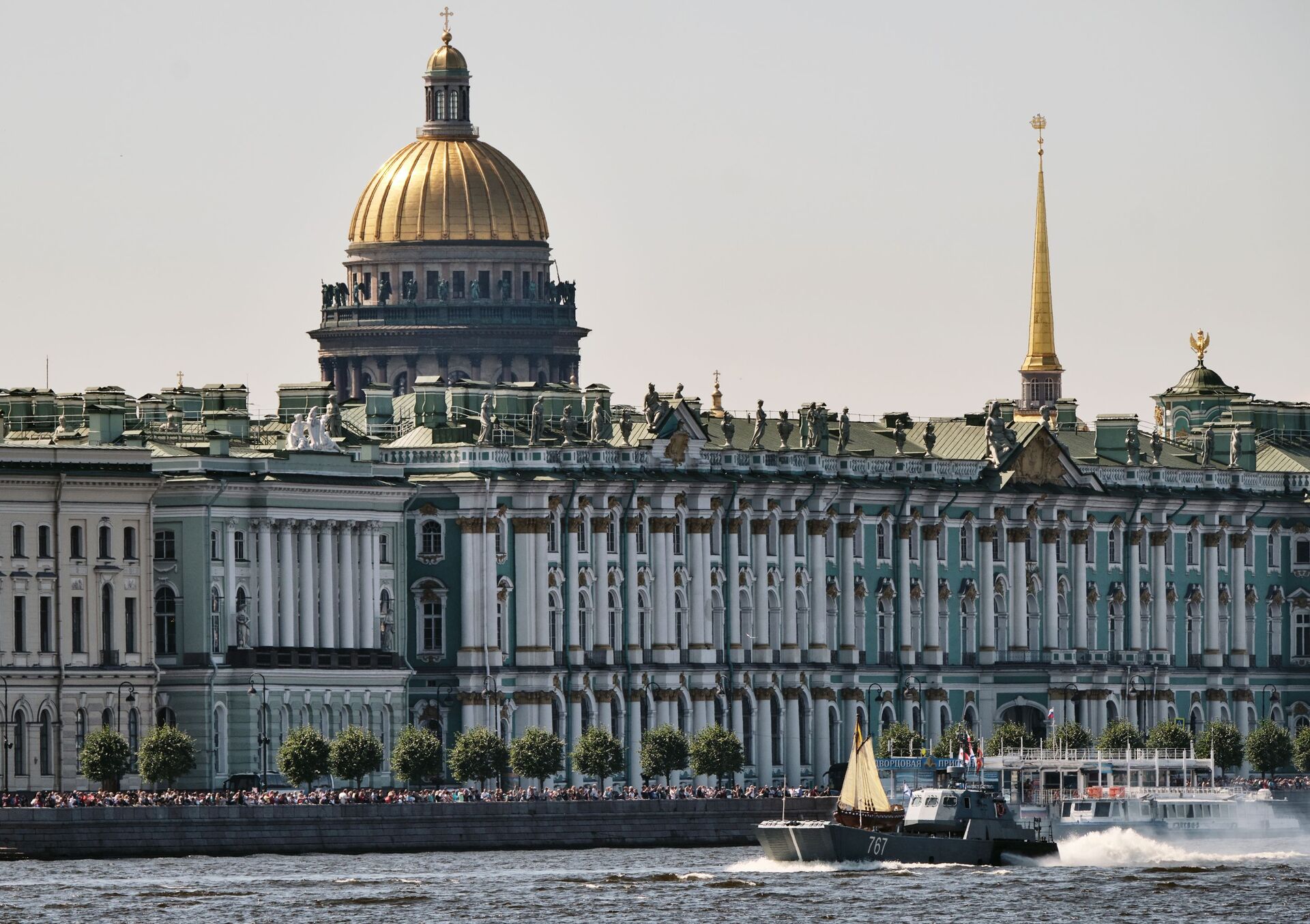 Museu Hermitage, às margens do rio Neva, em São Petersburgo, na Rússia  - Sputnik Brasil, 1920, 10.03.2022