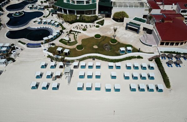 Resort vazio em Cancún, no México, devido à pandemia, em 28 de março de 2020 - Sputnik Brasil