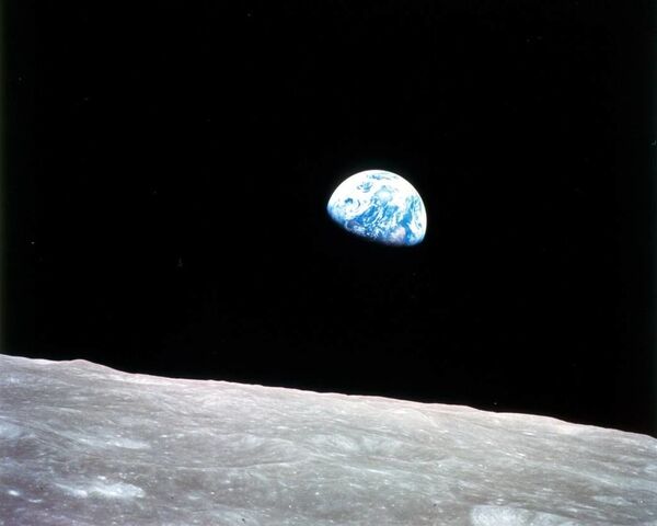 Primeira imagem da Terra tirada a partir de superfície da Lua - Sputnik Brasil