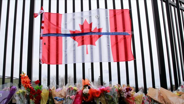 Memorial em homenagem às vítimas do atirador em Nova Scotia, no Canadá, que deixou ao menos 23 pessoas mortas. - Sputnik Brasil