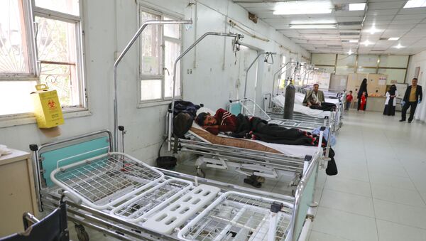 Pacientes com coronavírus em leitos de emergência de um hospital em Sanaa, Iêmen, 29 de março de 2020 - Sputnik Brasil