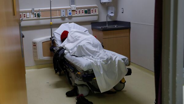 Paciente deitado em um hospital nos EUA - Sputnik Brasil
