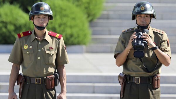Militares norte-coreanos na fronteira com a Coreia do Sul (foto de arquivo) - Sputnik Brasil