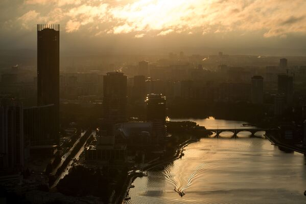 Vista de Ecaterimburgo a partir do mirante do centro empresarial Vysotsky - Sputnik Brasil