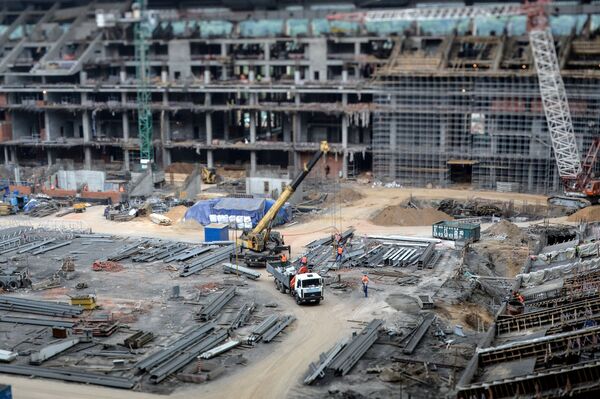 Obras de construção do estádio Luzhniki, em Moscou - Sputnik Brasil