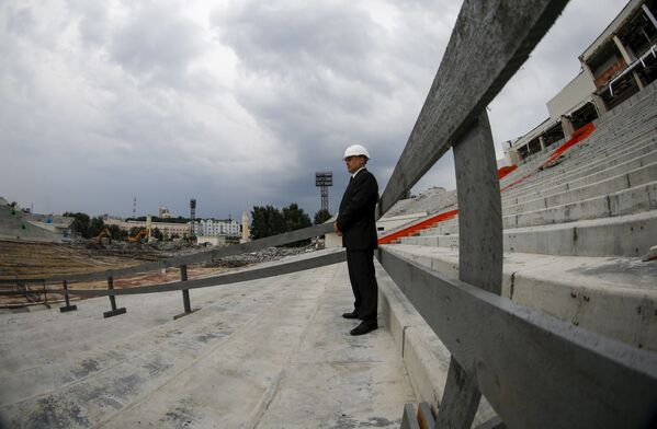 Obras de construção do estádio Central, em Ecaterimburgo - Sputnik Brasil