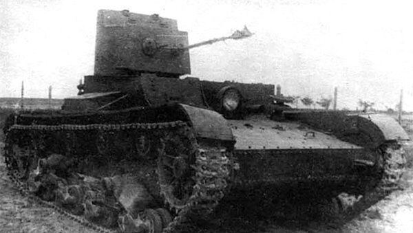 Tanque lança-chamas ligeiro soviético KhT-26/BKhM-3 - Sputnik Brasil