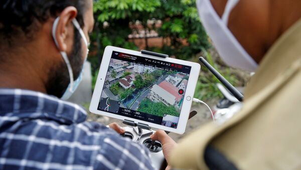 Policiais na Índia usam drone para monitorar o movimento de pessoas em meio ao coronavírus - Sputnik Brasil