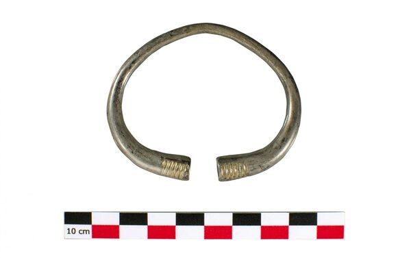 Tesouro antigo encontrado em uma escavação arqueológica na Borgonha, França - Sputnik Brasil