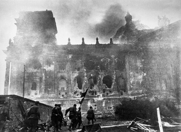 Ataque ao Reichstag em maio de 1945 - Sputnik Brasil