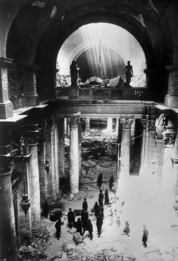 Tropas soviéticas no interior do Reichstag em 9 de maio de 1945 - Sputnik Brasil