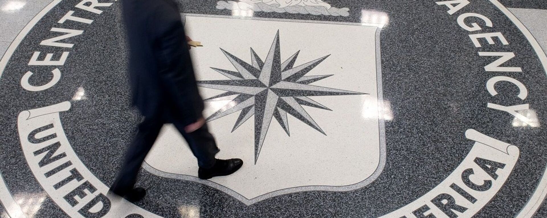 Logo da CIA no quartel-general da agência em Langley, EUA (foto de arquivo) - Sputnik Brasil, 1920, 07.12.2021