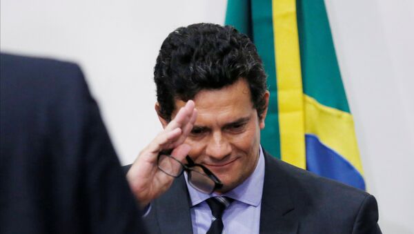 Ex-ministro da Justiça do Brasil, Sergio Moro, deixa coletiva de imprensa em Brasília, Brasil, 24 de abril de 2020 - Sputnik Brasil