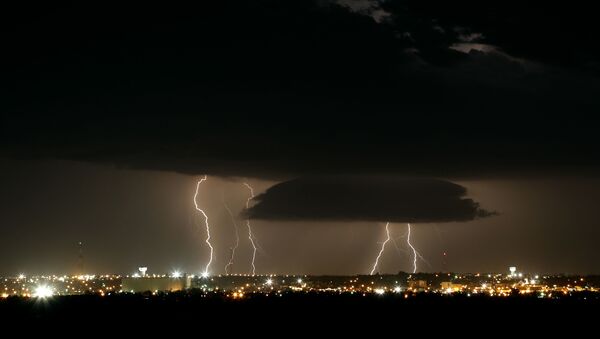 Tempestade com raios nos Estados Unidos (imagem referencial) - Sputnik Brasil