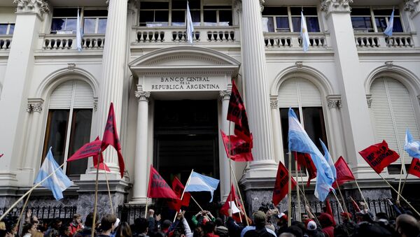 Protestos diante do Banco Central da Argentina - Sputnik Brasil