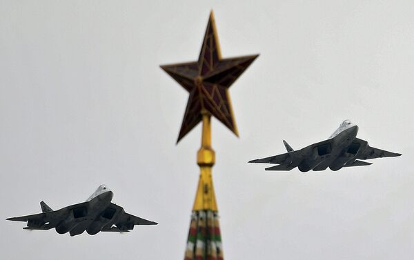 Caças multifuncionais russos de 5ª geração Su-57 durante o Dia da Vitória em Moscou - Sputnik Brasil
