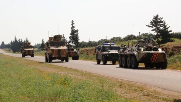 Rússia e Turquia conduzem patrulhamento conjunto na rodovia M4, na Síria (foto de arquivo) - Sputnik Brasil