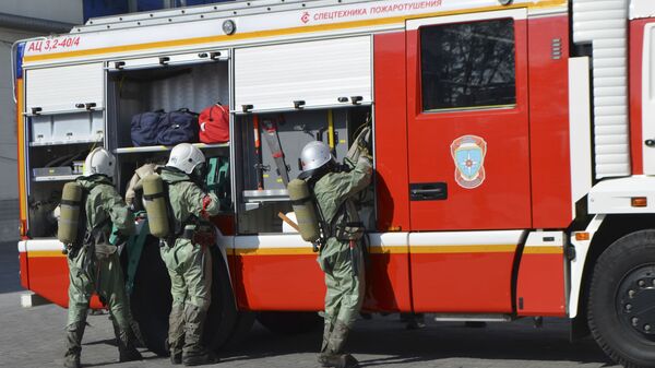 Bombeiros do Ministério para Situações de Emergência da Rússia durante exercícios em região não especificada do país (arquivo) - Sputnik Brasil