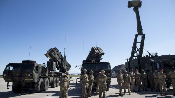 Radar britânico Giraffe AMB e mísseis Patriot dos EUA são demonstrados em manobra militar na Lituânia - Sputnik Brasil