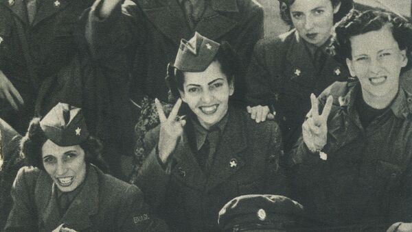 Recorte de jornal mostra enfermeiras brasileiras, após a vitória na Segunda Guerra Mundial - Sputnik Brasil