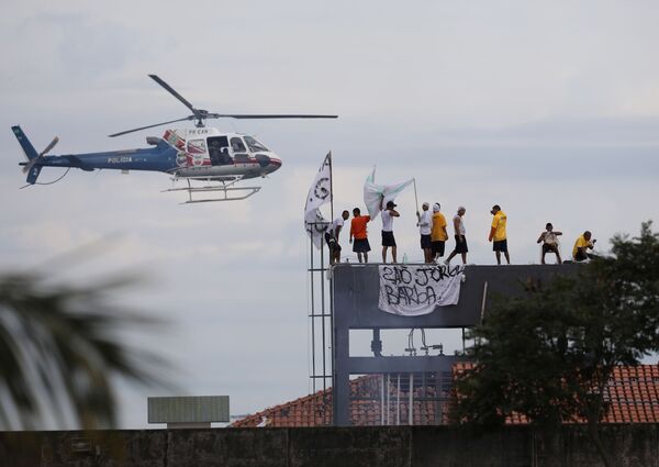 Helicóptero da polícia sobrevoa presídio de Manaus - Sputnik Brasil