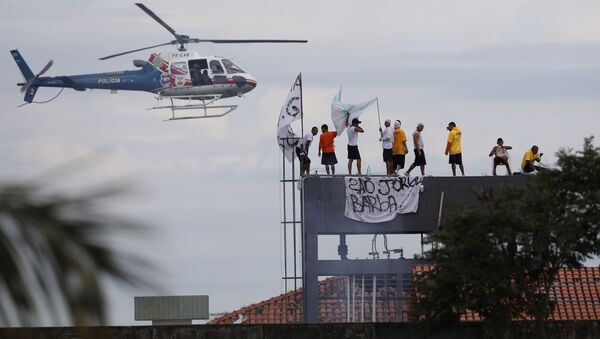 Helicóptero da polícia sobrevoa presídio de Manaus - Sputnik Brasil