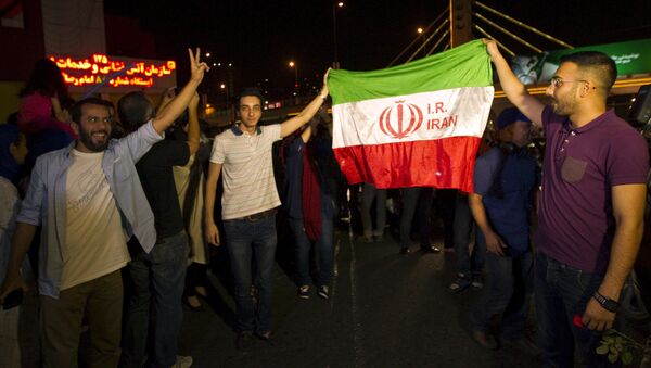Iranianos celebram acordo nuclear - Sputnik Brasil