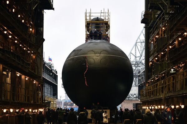 Cerimônia de lançamento à água do submarino diesel-elétrico Volkhov - Sputnik Brasil