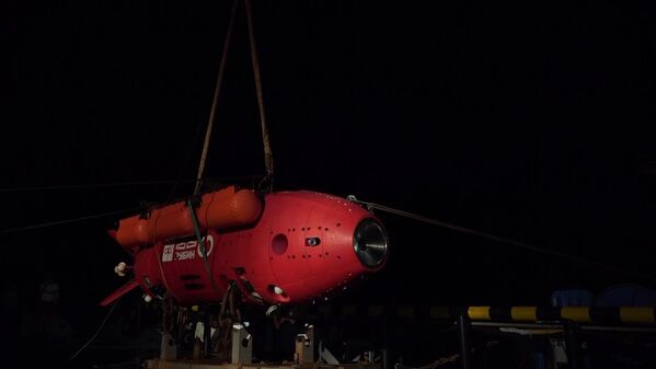 Preparo de missão do submersível Vityaz-D em direção ao fundo da Fossa das Marianas - Sputnik Brasil