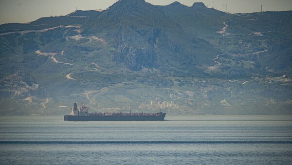 Um dos navios iranianos com destino à Venezuela navegando em águas internacionais (arquivo) - Sputnik Brasil