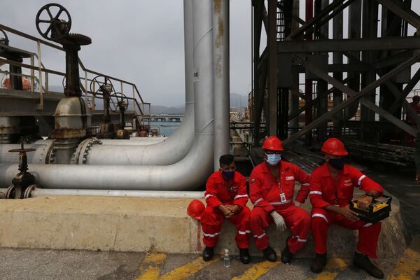 Pausa para descanso de funcionários da refinaria venezuelana El Palito - Sputnik Brasil