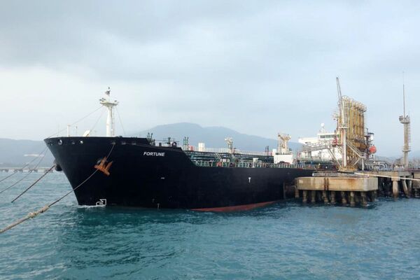 Petroleiro de bandeira iraniana Fortune ancorado em porto venezuelano - Sputnik Brasil