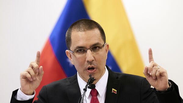 O ministro das Relações Exteriores da Venezuela, Jorge Arreaza, fala durante entrevista coletiva - Sputnik Brasil