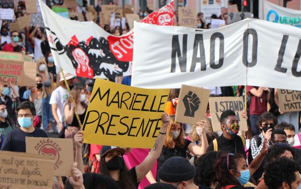 Em Lisboa, manifestantes protestam pacificamente contra a morte de George Floyd - Sputnik Brasil