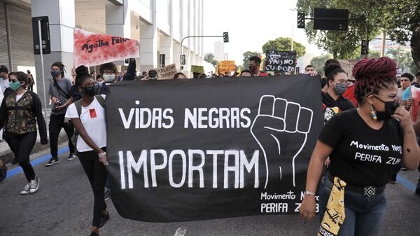 Manifestação contra o racismo e contra o presidente Jair Bolsonaro, no Rio de Janeiro, em 7 de junho de 2020. - Sputnik Brasil