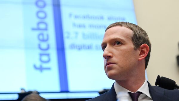 Em Washington, o CEO do Facebook, Mark Zuckerberg, presta depoimento ao Comitê de Serviços e Finanças da Câmara dos Representes, em 23 de outubro de 2019. - Sputnik Brasil