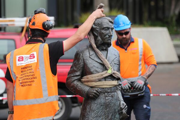 Estátua do capitão John Fane Charles Hamilton, envolvido em guerras contra populações indígenas, é retirada de praça em Hamilton, Nova Zelândia - Sputnik Brasil