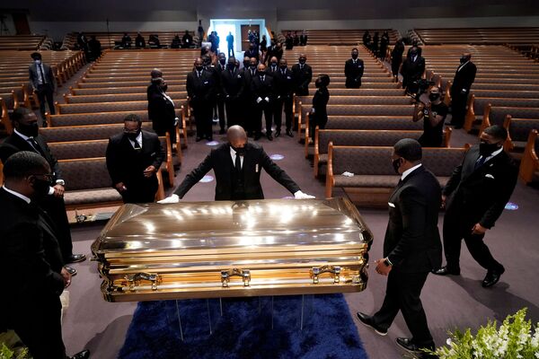 Funeral do cidadão afro-americano George Floyd na igreja Fountain of Praise em Houston, no Texas - Sputnik Brasil