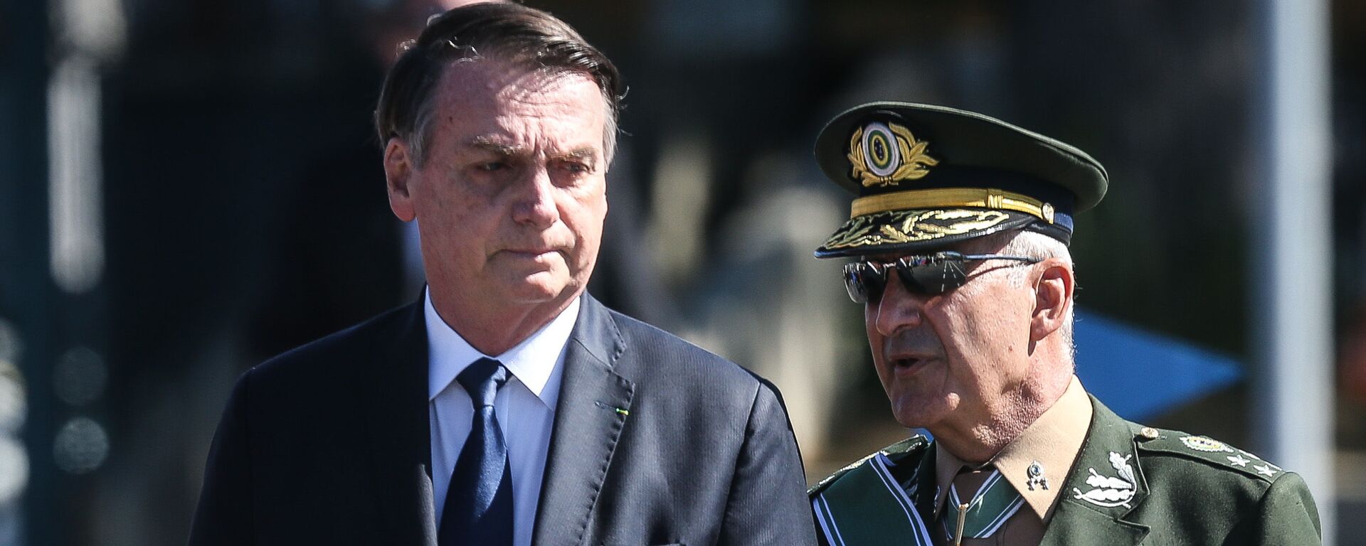  O presidente Jair Bolsonaro é acompanhado pelo general Luiz Eduardo Ramos durante solenidade comemorativa do Dia do Exército na sede do Comando Militar do Sudeste, na zona sul de São Paulo, em 2019. - Sputnik Brasil, 1920, 05.09.2020