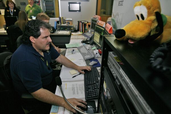Tim Miralles no controle o voo da New Horizons - Sputnik Brasil
