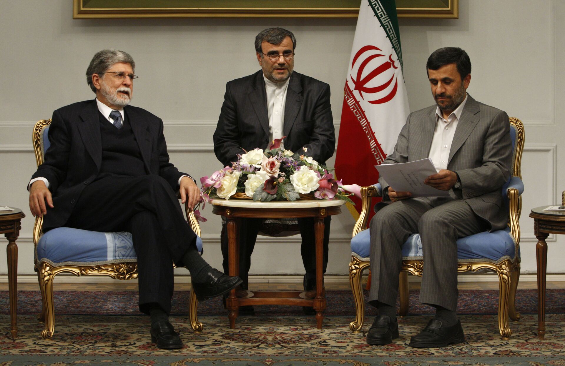 Chanceler brasileiro Celso Amorim conversa com o presidente iraniano Mahmoud Ahmadinejad em 2010 - Sputnik Brasil, 1920, 26.01.2022