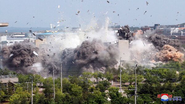 Explosão do escritório de comunicação intercoreano na cidade fronteiriça de Kaesong, na Coreia do Norte, 16 de junho de 2020 - Sputnik Brasil